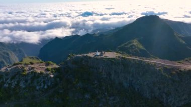 Pico Ruivo Zirvesi Madeira 'nın en yüksek dağı