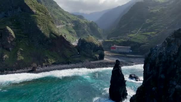 Pila Roca Mar Largo Costa Madeira — Vídeo de stock