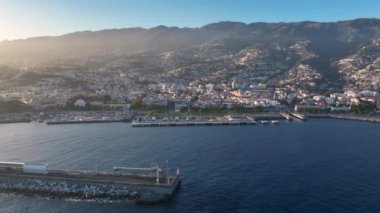 Madeira 'da Sunset Aerial View' da Funchal Şehri.