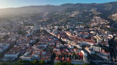Funchal Günbatımında Madeira Havacılık Manzarası 'nın En Büyük Şehri