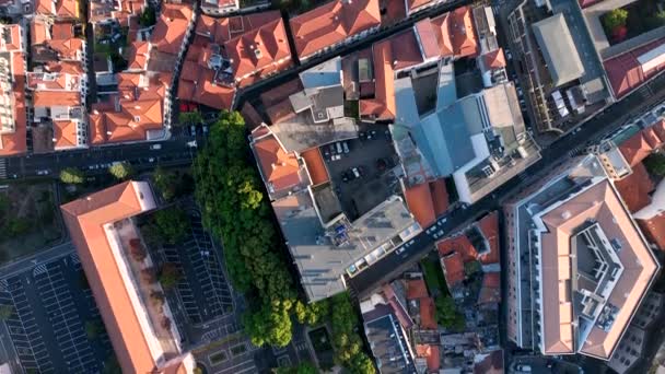 马德拉街的殡仪馆城市与屋顶鸟瞰 — 图库视频影像