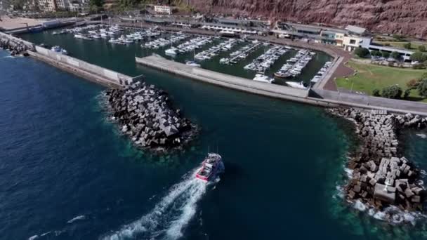 Barco Pesquero Regresando Puerto — Vídeos de Stock