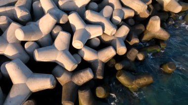 Kıyı Tetrapod Beton Kırık Suyu