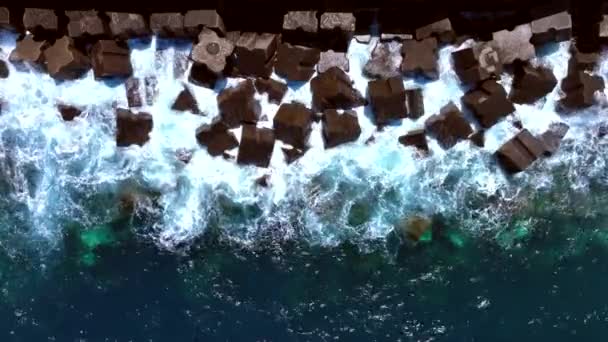 Beton Breakwater Melindungi Pantai Dari Erosi — Stok Video