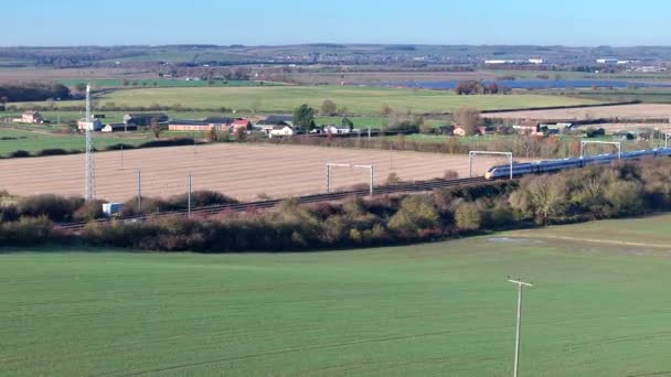 从伦敦空中看英国越野通勤列车 — 图库视频影像