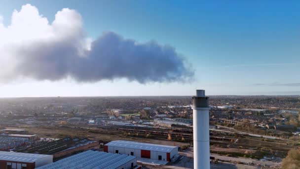 Rök Bälgar Från Industriell Skorsten Bidra Till Klimatförändringarna — Stockvideo