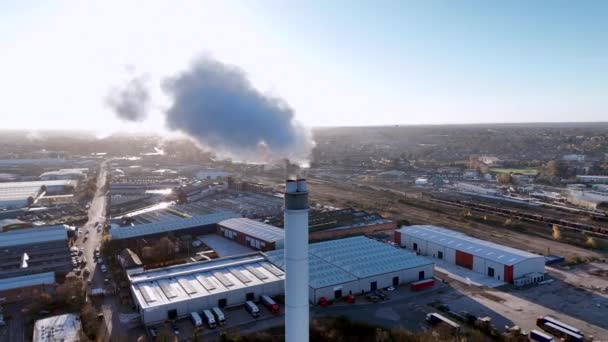 Smoke Bellows Industrial Chimney Contributing Climate Change — Stok Video