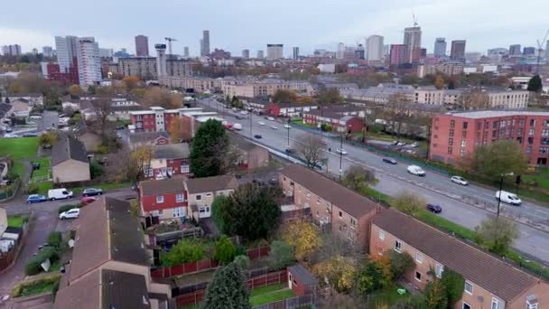 Birmingham Suburban Vista Mit Modernen Wohnungen Und Urbaner City Kulisse — Stockvideo