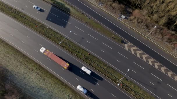 Autostrada Jazdy Wielkiej Brytanii Lotu Ptaka Pokazuje Ciężarówki Samochody Dostawcze — Wideo stockowe