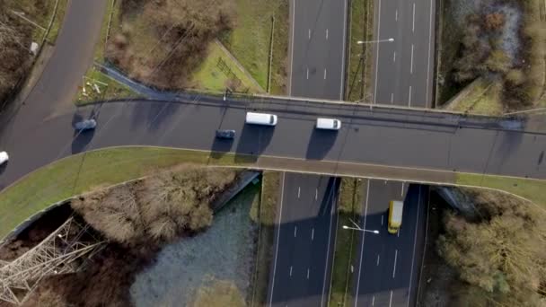 Fordon Som Kör Brittisk Motorväg Junction Aerial View — Stockvideo