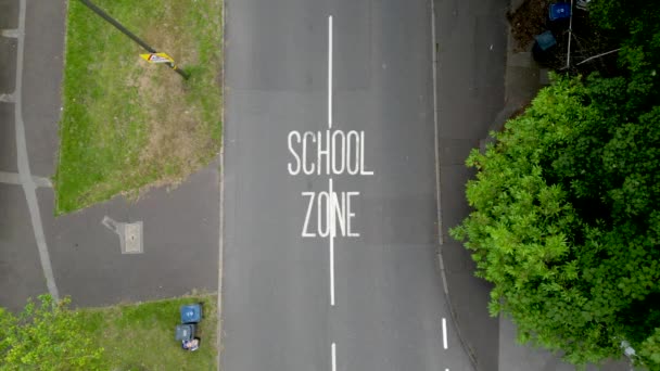 Schulsicherheit Fahrbahnmarkierungen Und Fahrzeuge Fahren — Stockvideo
