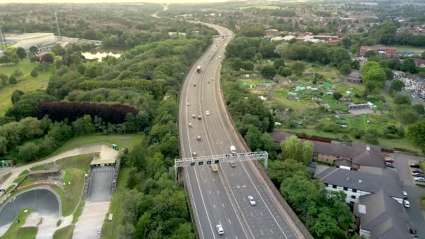 英国繁忙的高速公路的空中景观 — 图库视频影像