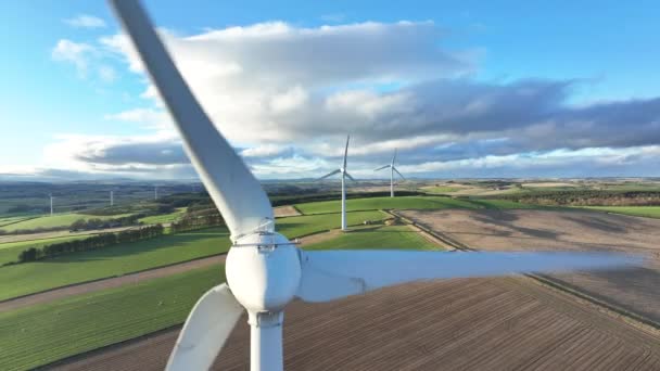 Turbina Eólica Que Genera Energía Renovable Vista Aérea Cerca — Vídeos de Stock