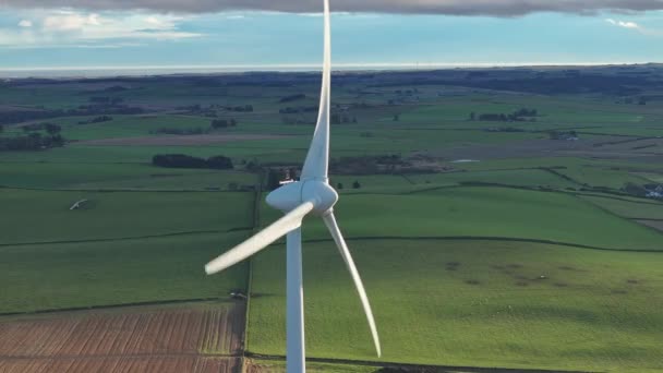 Wind Farm Turbines Countryside Generating Renewable Energy — Stok video