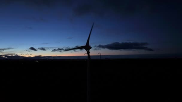 Wind Farm Turbine Operating Night Generating Renewable Power — Vídeo de stock