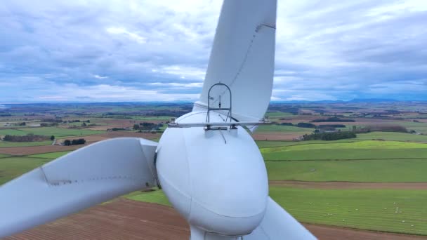Onshore Wind Farm Turbines Countryside Generating Renewable Energy — Vídeo de stock