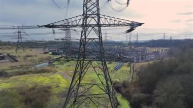 Elektrik Sütunları ve Güç Dağıtım Trafosu