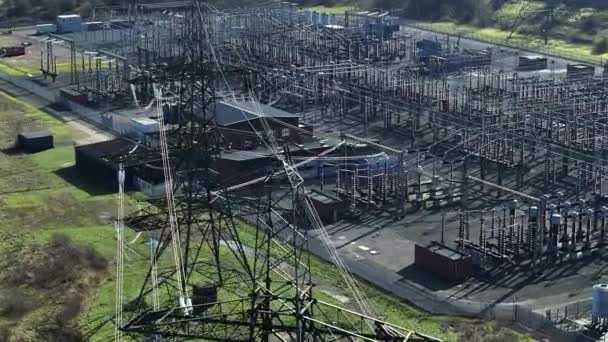Subestação Eletricidade Pylons Distribuindo Instalação Energia — Vídeo de Stock