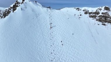 İsviçre Seddi Kayağı Korkunç Bir Moğol Uçağı Görünümü Çalıştırıyor