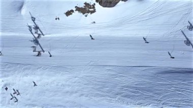 Kayakçılar ve Snowboardcular Düğme Kaldırıcı Kullanıyor
