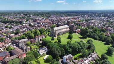 St. Albans Katedrali ve Yaz Havası Gösterisinde Şehir