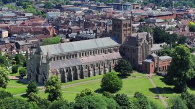 St. Albans Katedrali ve Yaz Havası Gösterisinde Şehir