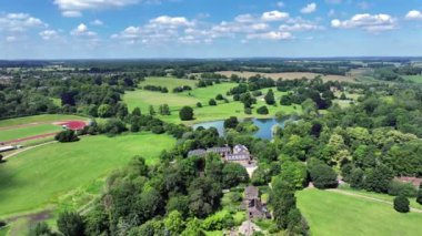 Güneşli bir günde St. Albans 'taki Verulamium Parkının Hava Görüntüsü