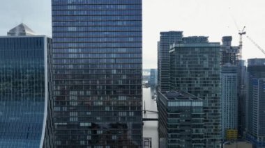 Canary Wharf London Havacılık Manzarası 'ndaki gökdelenler