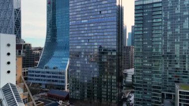 Londra Havacılık Manzarası 'ndaki Canary Wharf Binaları ve Gökdelenler