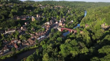 İngiltere 'deki Ironbridge Village Sunset Aerial View' da