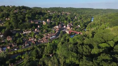 İngiltere 'deki Ironbridge Village Sunset Aerial View' da