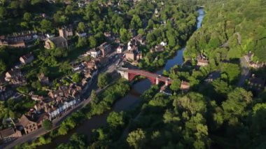 İngiltere 'deki Ironbridge Village Sunset Aerial View' da