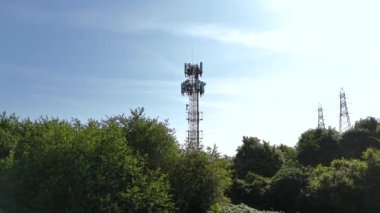 Cep telefonu kulesi ve telekomünikasyon ekipmanı