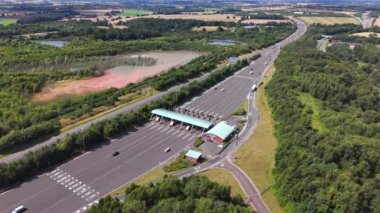 M6 otoyol geçidi M6 baypasının kullanılması için ödeme yapan araçlarla