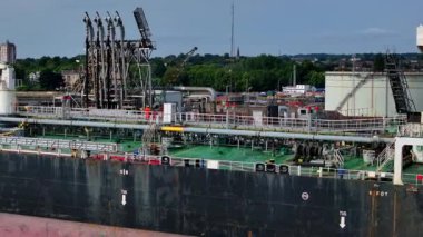 Port 'a yanaşan Petrol Tanker Gemisindeki İşçi