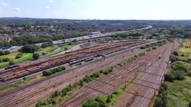 Yük Treni ve Lokomotifli Demiryolu Yanları Hava Görünümü