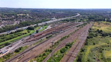 Yük Treni ve Lokomotifli Demiryolu Yanları Hava Görünümü