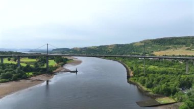 Glasgow 'da Clyde Nehri' ni kaplayan Araç Köprüsü