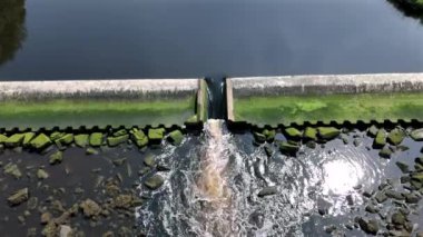 Küçük Nehir Weir Su Tutucu Hava Görüntüsü