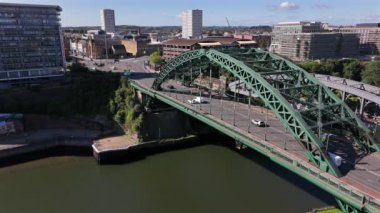Sunderland 'daki Wearmouth Demir Köprüsü Nehri aşındırıyor