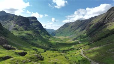 İskoçya 'daki Glen Coe' nun Üç Kız Kardeşi
