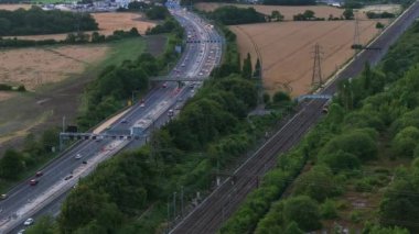 Alacakaranlık Treni ve Otoyolu İngiltere 'de Seyahat