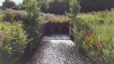 Kanalizasyon arıtma tesisinden su boşaltma prizi