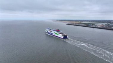 Liverpool, İngiltere, Ağustos 2024: Stena Line Feribotu Liverpool 'dan ayrılıyor