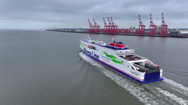 Liverpool, İngiltere, Ağustos 2024: Stena Line Feribotu Liverpool 'dan ayrılıyor