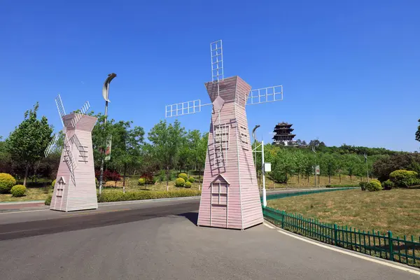 Yel değirmeni mimarisi parselde