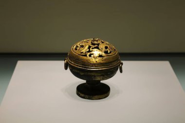 Antik Çin bronz kapları, ortaya çıkarılmış kültürel kalıntılar.