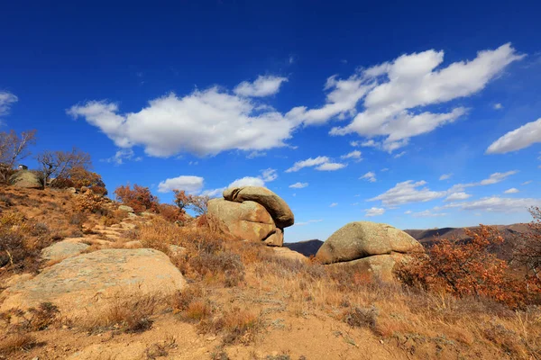 Keshiketeng World Geopark, Moğolistan 'daki Qingshan Park' ın doğal manzarası.