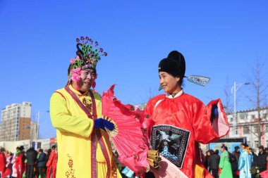 Luannan County - 9 Şubat 2017: Çinli halk dansları Yangko gösterisi, Luannan County, Hebei Eyaleti, Çin