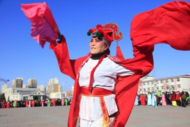 Luannan County - 10 Şubat 2017: Çinli halk dansları Yangko gösterisi, Luannan County, Hebei Eyaleti, Chin